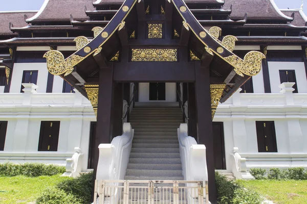 Temple d'art asiatique église — Photo