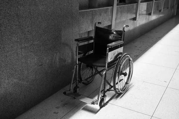 Empty wheelchair — Stock Photo, Image