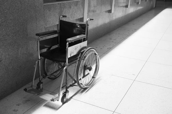 Boş tekerlekli sandalye — Stok fotoğraf