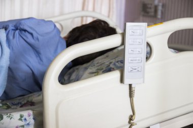 Hastanın hastanede yatıyor