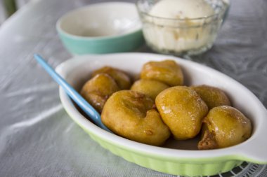 meyilli kızarmış muz topu