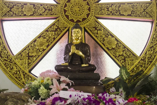 Golden buddha statue — Stock Photo, Image