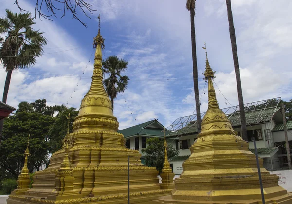 Asya altın pagoda mimarisi — Stok fotoğraf