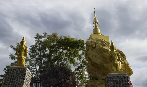 Anioł statua adorowania Buddy pagoda — Zdjęcie stockowe