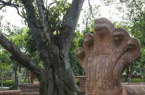 Fem huvud naga snake statue — Stockfoto