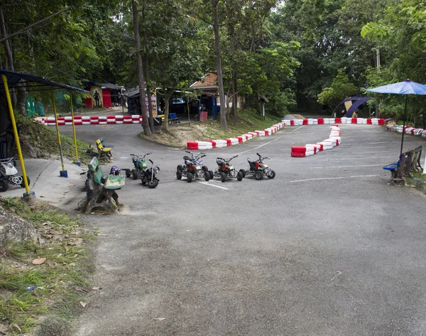 A mező a gyerek atv racing — Stock Fotó