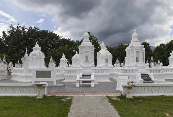 Buddyjski cmentarz dla starożytnych dynastii — Zdjęcie stockowe