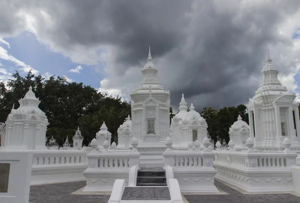 Буддийское кладбище древней династии — стоковое фото