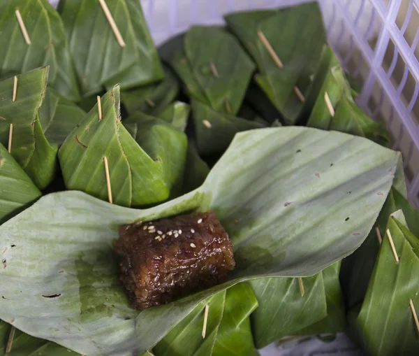 Sladké lepkavé rýže moučník polevou se sezamem — Stock fotografie