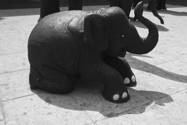 앉아 장식 아기 코끼리 작은 입상 — 스톡 사진
