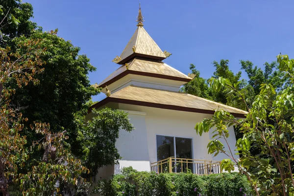 The golden roof of modern building — Stock Photo, Image