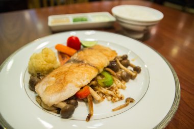 sebzeli ızgara levrek