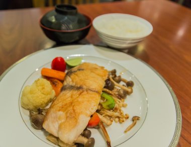 sebzeli ızgara levrek