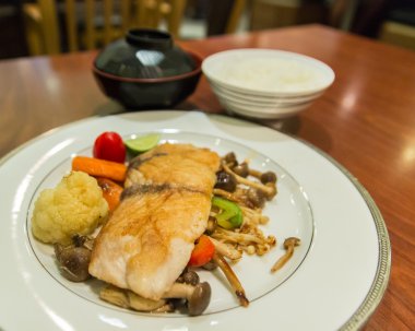 sebzeli ızgara levrek