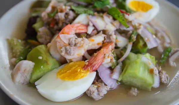 Salada de berinjela grelhada doce e azeda — Fotografia de Stock