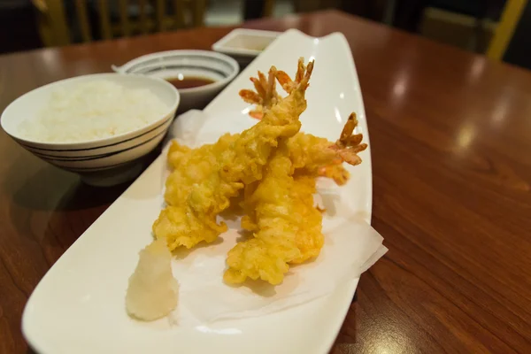 Japanska friterade räkor tempura — Stockfoto