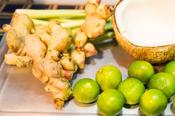 Zázvoru, citronu, citronové trávy a kokos — Stock fotografie