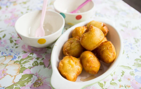 Batter fried banana ball topping with honey — Stock Photo, Image