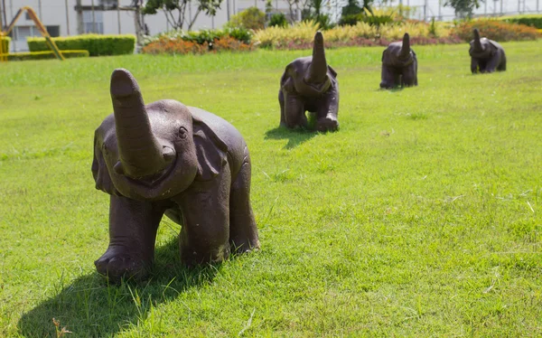 Dekorativa baby elefant statyett — Stockfoto