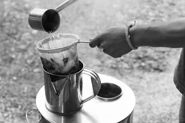 Thailändische traditionelle Kaffeekochmethode — Stockfoto