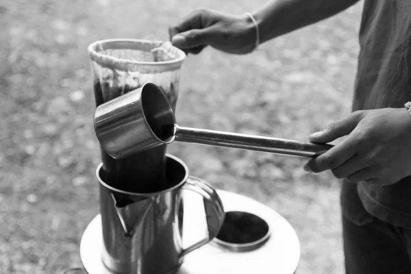 Thailand traditionellt kaffe kokande metod — Stockfoto