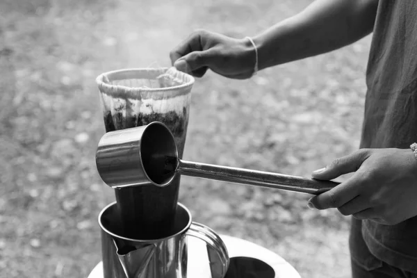 Thailändische traditionelle Kaffeekochmethode — Stockfoto