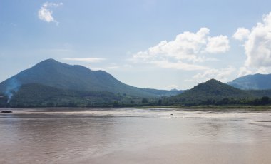 nehir ve dağ manzara sahne