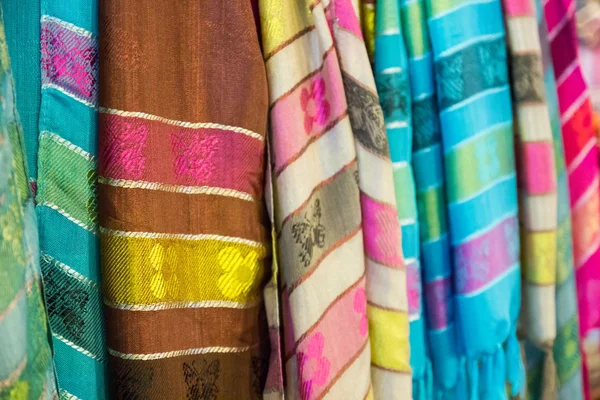 Lenços coloridos tradicionais — Fotografia de Stock