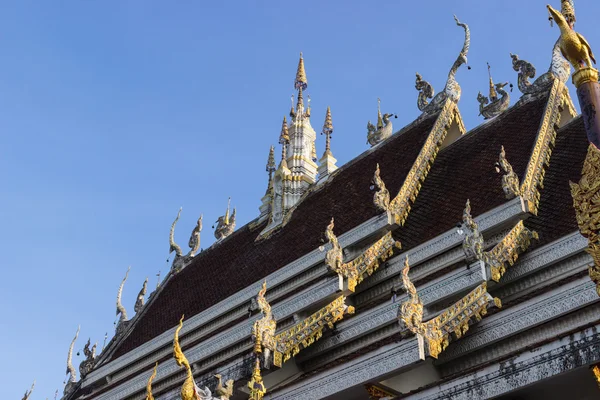 Dach świątyni Tajlandia — Zdjęcie stockowe