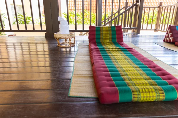 Tayland geleneksel yatak spa masaj için — Stok fotoğraf