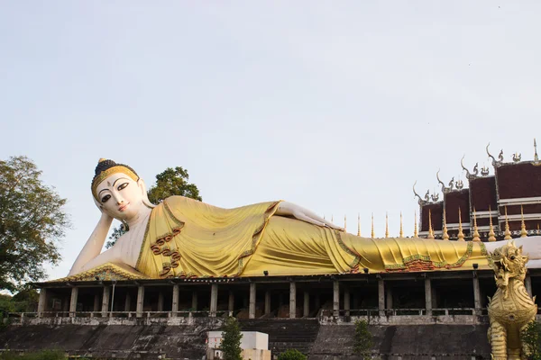 Reclining buddha statue — Stock Photo, Image