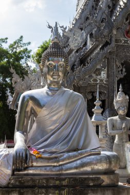 Gümüş Buda heykeli 