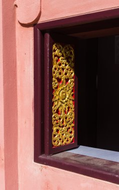 Tayland geleneksel çiçek sanat penceresinde oyma