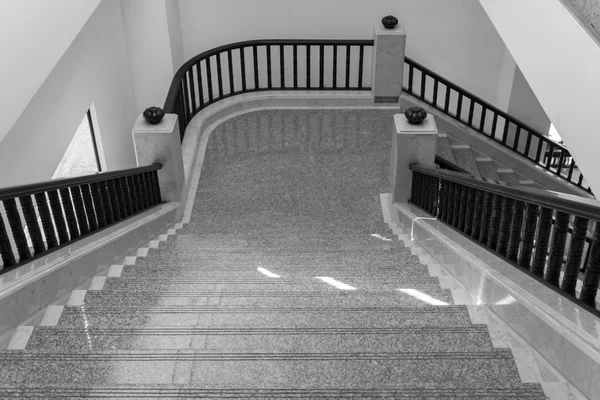 Treppe und Geländer — Stockfoto