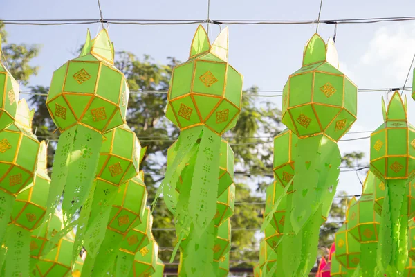 Tayland geleneksel dekorasyon yeşil kağıt fener — Stok fotoğraf