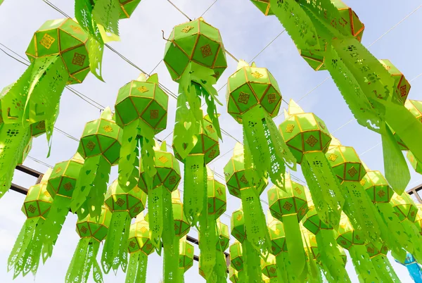 Tayland geleneksel dekorasyon yeşil kağıt fener — Stok fotoğraf