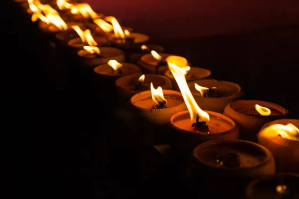 Luz de la vela por la noche — Foto de Stock