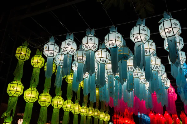 Thailandia tradizionale decorazione lanterna di carta — Foto Stock