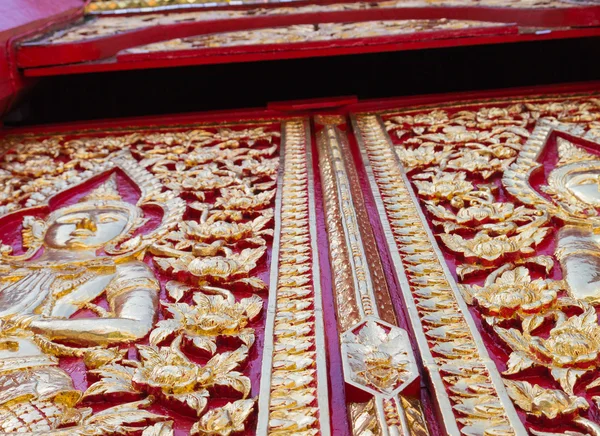Thailand traditional angel sculpture on temple's door — Stock Photo, Image