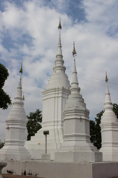 Biały buddyzm pagoda — Zdjęcie stockowe