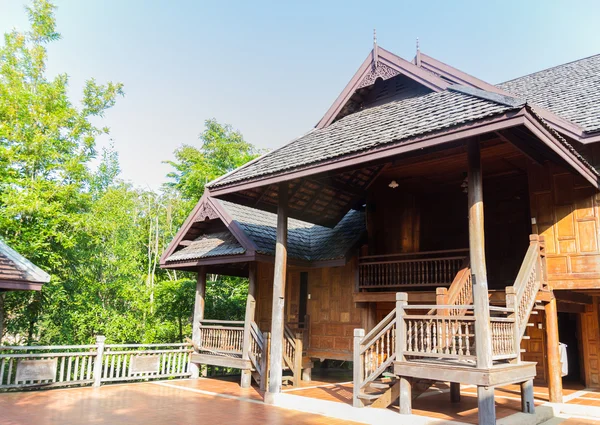 Tailandia antigua casa de madera tradicional — Foto de Stock