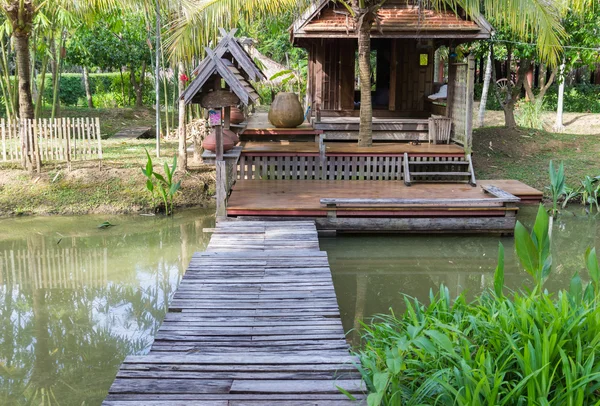 Tailandia antigua casa de madera tradicional — Foto de Stock