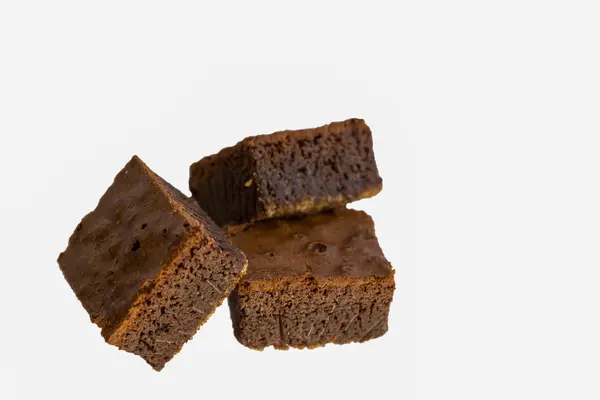 Brownie isolato su sfondo bianco — Foto Stock