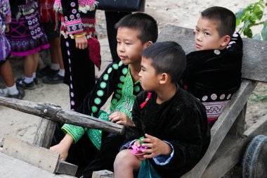 Tayland tepe kabile çocuk geleneksel kostüm