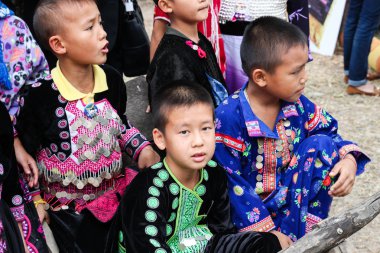 Tayland tepe kabile çocuk geleneksel kostüm