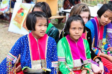 Tayland tepe kabile kız geleneksel kostüm
