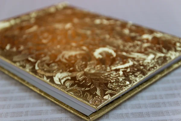 Βιβλίο με σκληρό εξώφυλλο χρυσή — Φωτογραφία Αρχείου