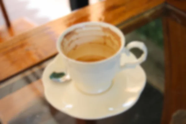Image floue de tasse de café vide avec tache de café — Photo