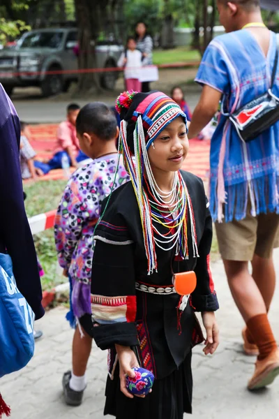 Thailand colline tribu fille avec traditionnel costume — Photo