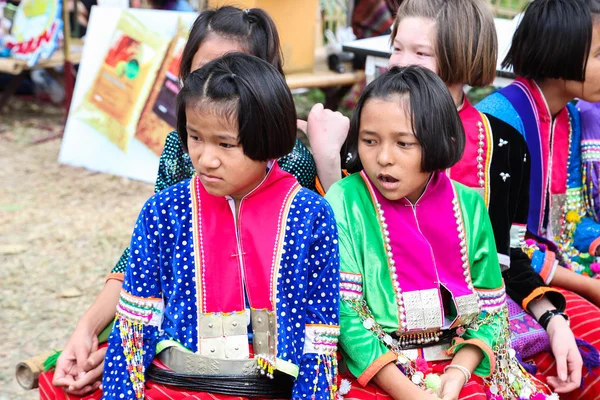 Thailand colline tribu fille avec traditionnel costume — Photo